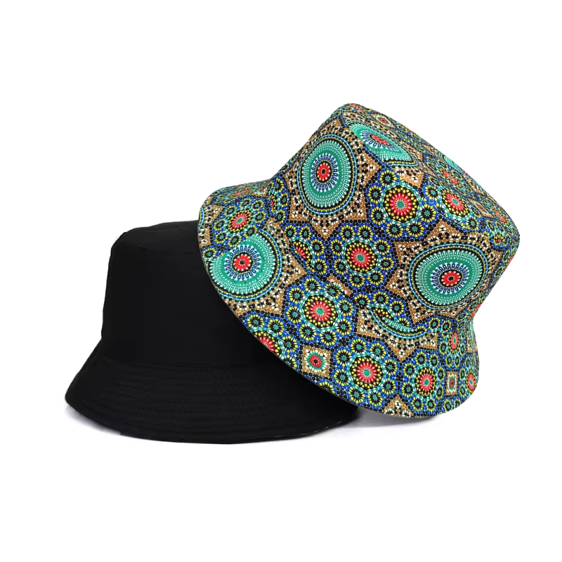 Voeg een psychedelische twist toe aan je outfit met onze Buckethat Caleidoscoop. Ideaal voor festivals, feestjes en creatieve vibes.