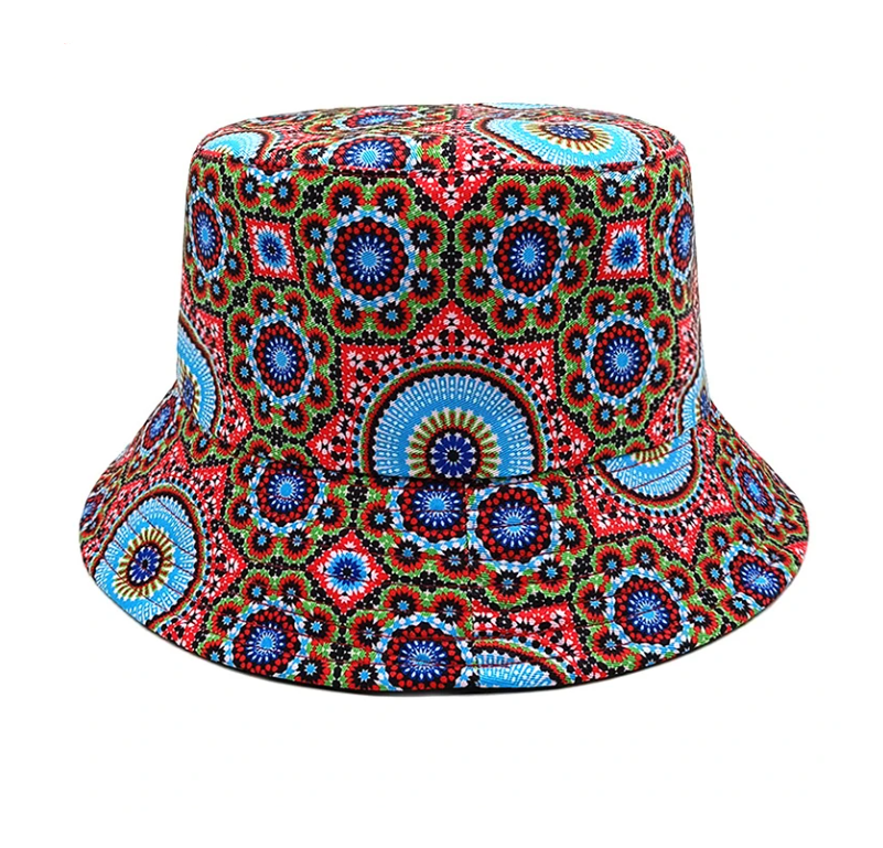 Voeg een psychedelische twist toe aan je outfit met onze Buckethat Caleidoscoop. Ideaal voor festivals, feestjes en creatieve vibes.