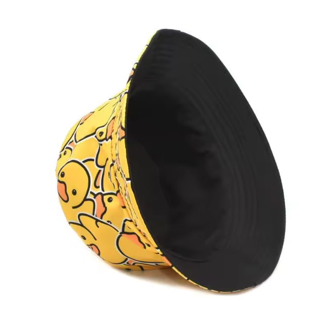 Zorg voor een glimlach met onze Eend Buckethat! Speels, vrolijk en onweerstaanbaar — ideaal voor kleurrijke festivals en opvallende looks.