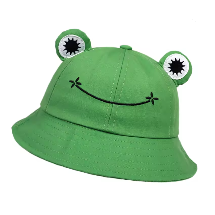 Spring eruit met onze Kikker Buckethat. Een hilarische, vrolijke toevoeging aan je outfit — perfect voor festivals en fun days out.