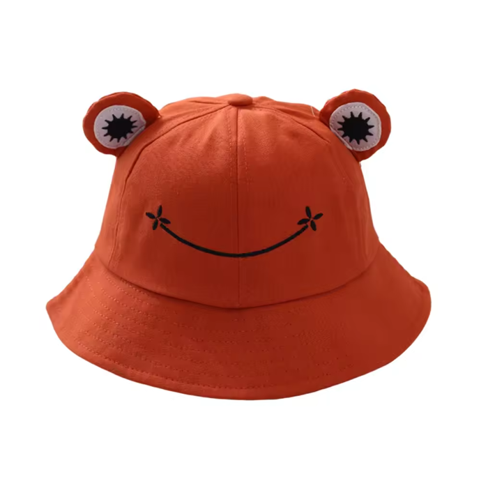 Spring eruit met onze Kikker Buckethat. Een hilarische, vrolijke toevoeging aan je outfit — perfect voor festivals en fun days out.