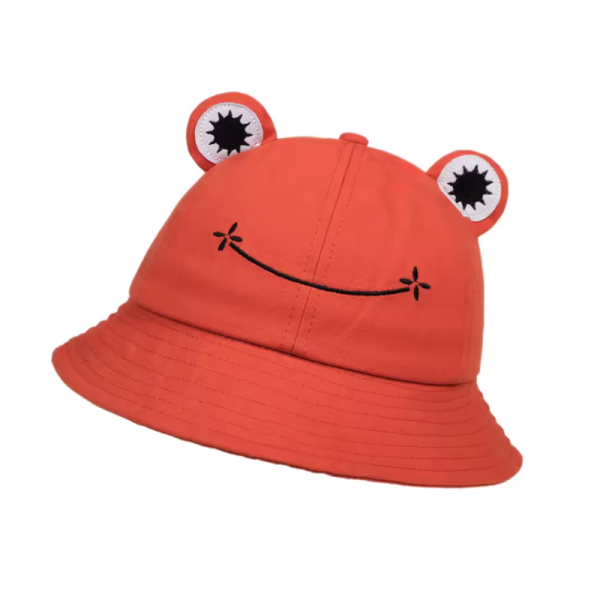 Spring eruit met onze Kikker Buckethat. Een hilarische, vrolijke toevoeging aan je outfit — perfect voor festivals en fun days out.
