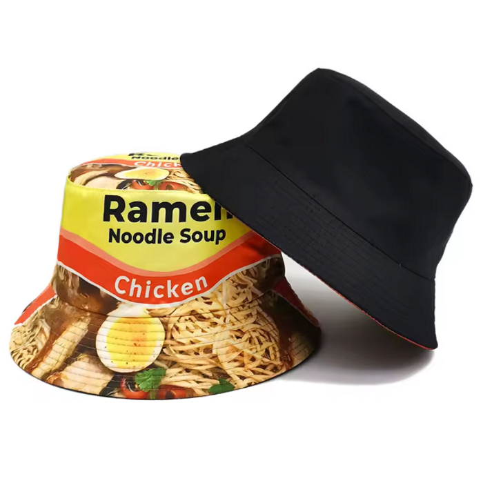 Geef je outfit een smaakvolle twist met onze Buckethat Ramen Noodles. Perfect voor festivals, feestjes of een knipoog naar je favoriete comfort food.