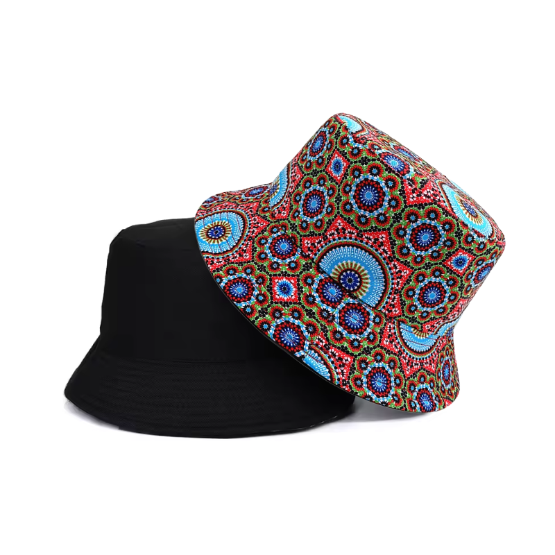 Voeg een psychedelische twist toe aan je outfit met onze Buckethat Caleidoscoop. Ideaal voor festivals, feestjes en creatieve vibes.