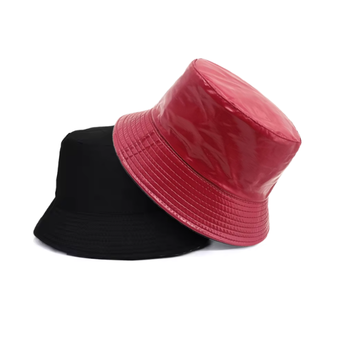 Shine op elk feest met onze Wetlook Buckethat. Het glanzende materiaal maakt je look direct partyproof en ready to rave.