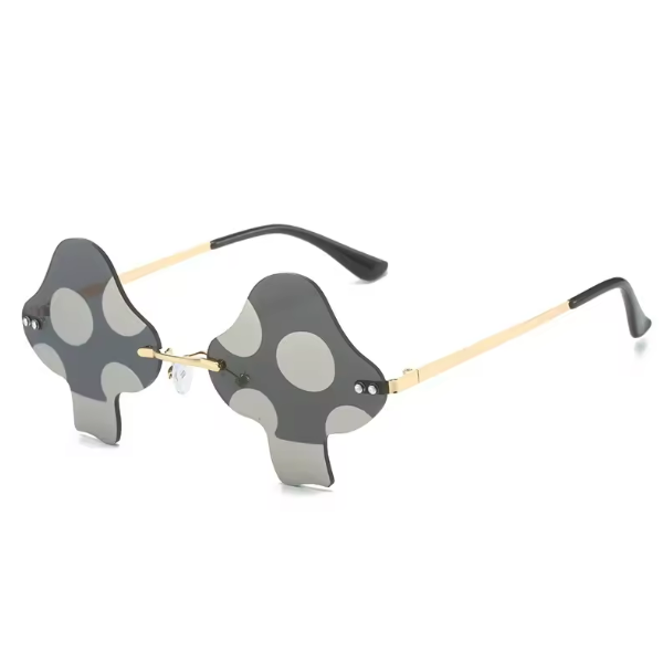 Steel de show met onze paddenstoel zonnebril! Perfect voor festivals en themafeestjes. Comfortabel, uniek en geleverd met een brillenzakje van RaveReady.nl.
